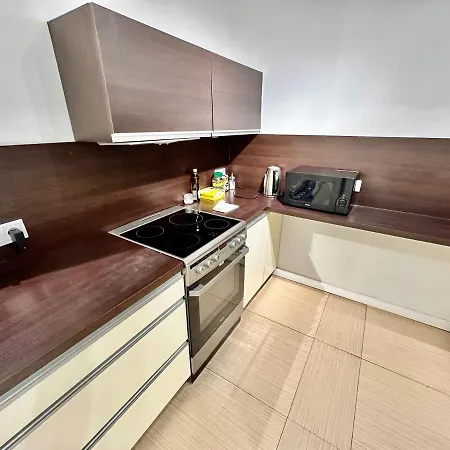 TOP metro x2 fast WiFi 400 Mbs 70’TV Netflix HBO Max AppleTV+ Disney+ Varsovia Exterior foto
