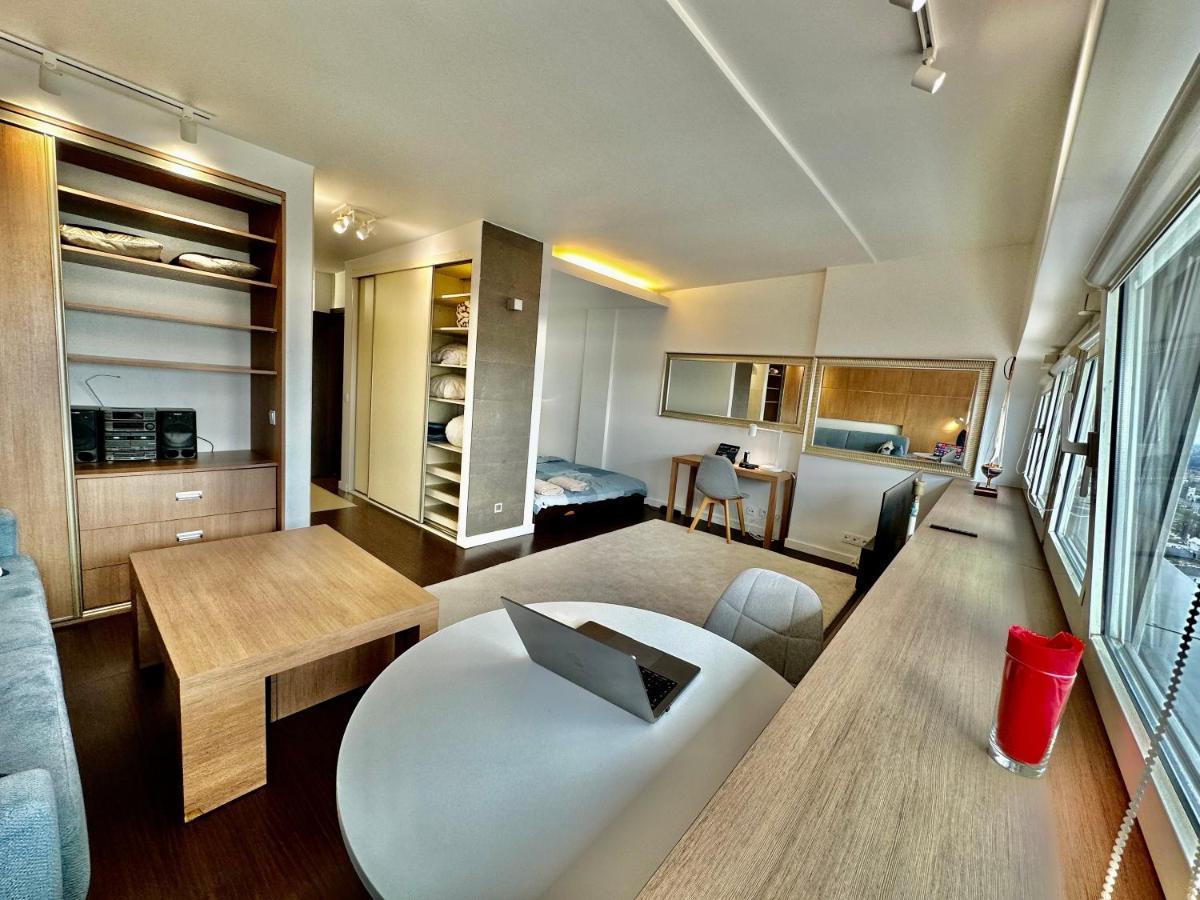 Metro X2 Fast Wifi 400 Mbs 70’tv Netflix Hbo Max Appletv+ Disney+ Apartamento Varsovia