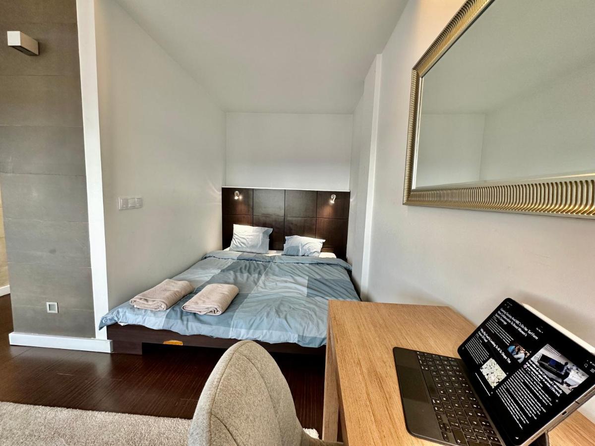 Metro X2 Fast Wifi 400 Mbs 70’tv Netflix Hbo Max Appletv+ Disney+ Apartamento Varsovia
